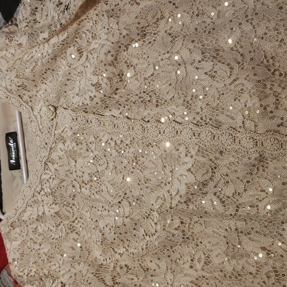 Amanda Collections A Size Top - Picture 6 of 10